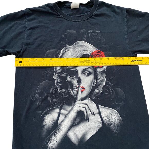 Fruit of the Loom Marilyn Monroe Mens Shirt Size S T-shirt Black Skull & Roses - Picture 7 of 9